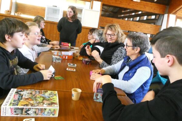 au-cours-de-cette-journee-intergenerationnelle-un-atelier-jeux-de-societe-etait-propose-aux-participants-photo-le-dl-c-p-1731860916